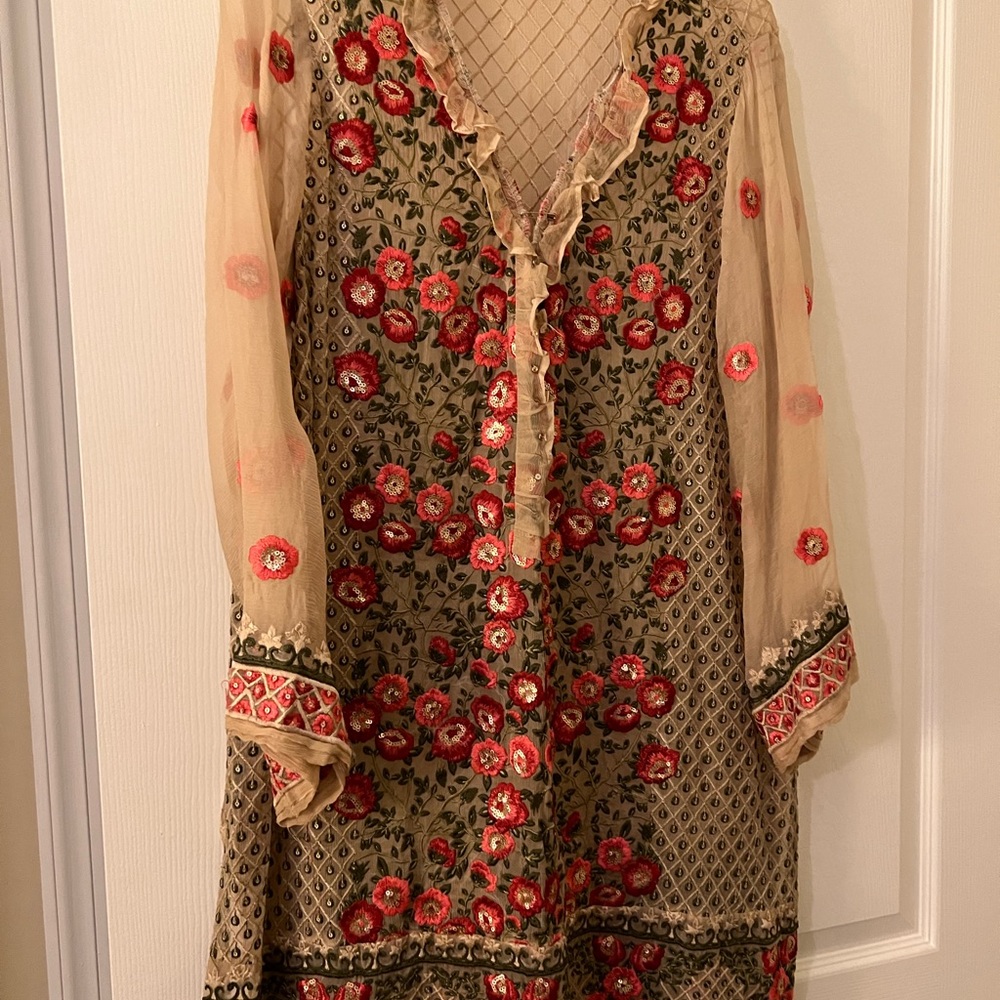 Aga Noor shirt available with tour and dupta 3 peace fit medium to large size